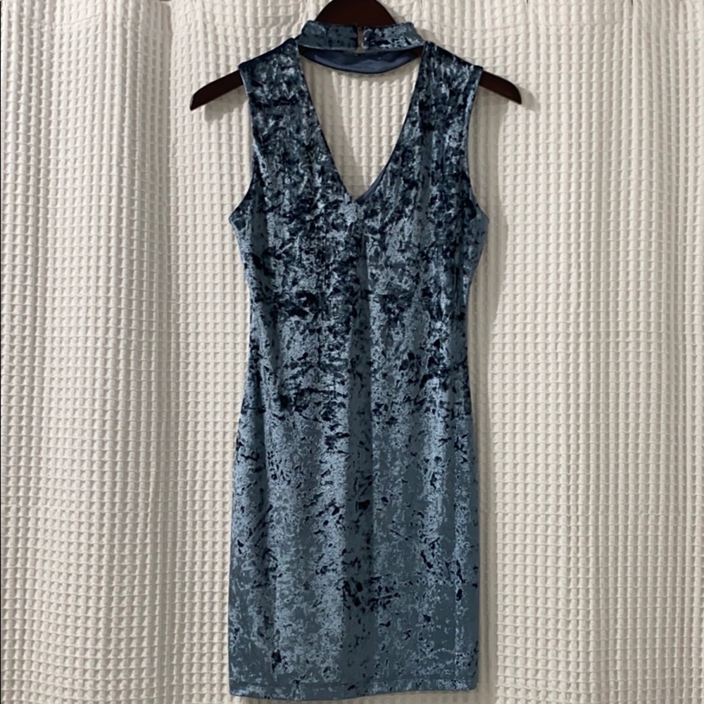 Dress - Picture 4 of 10
